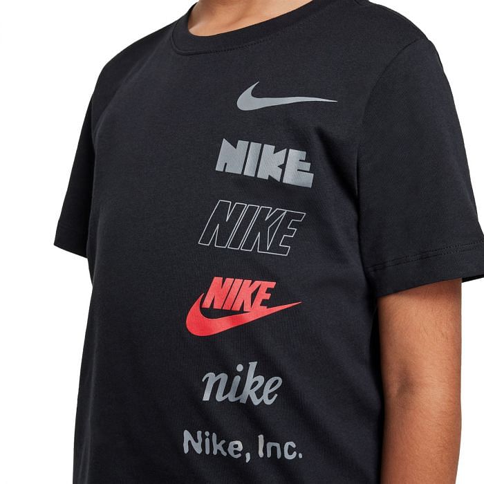 NIKE T SHIRT MULTI LOGO BAMBINO 049859401 010 BLACK Maglia Abbigliamento Bambino Moda