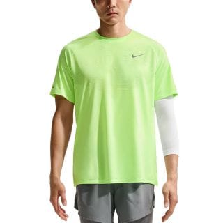 Nike Hv5203 T-shirt Dri-fit Adv Stride Abbigliamento Running Uomo